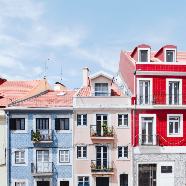 lisbon-colourful-buildings